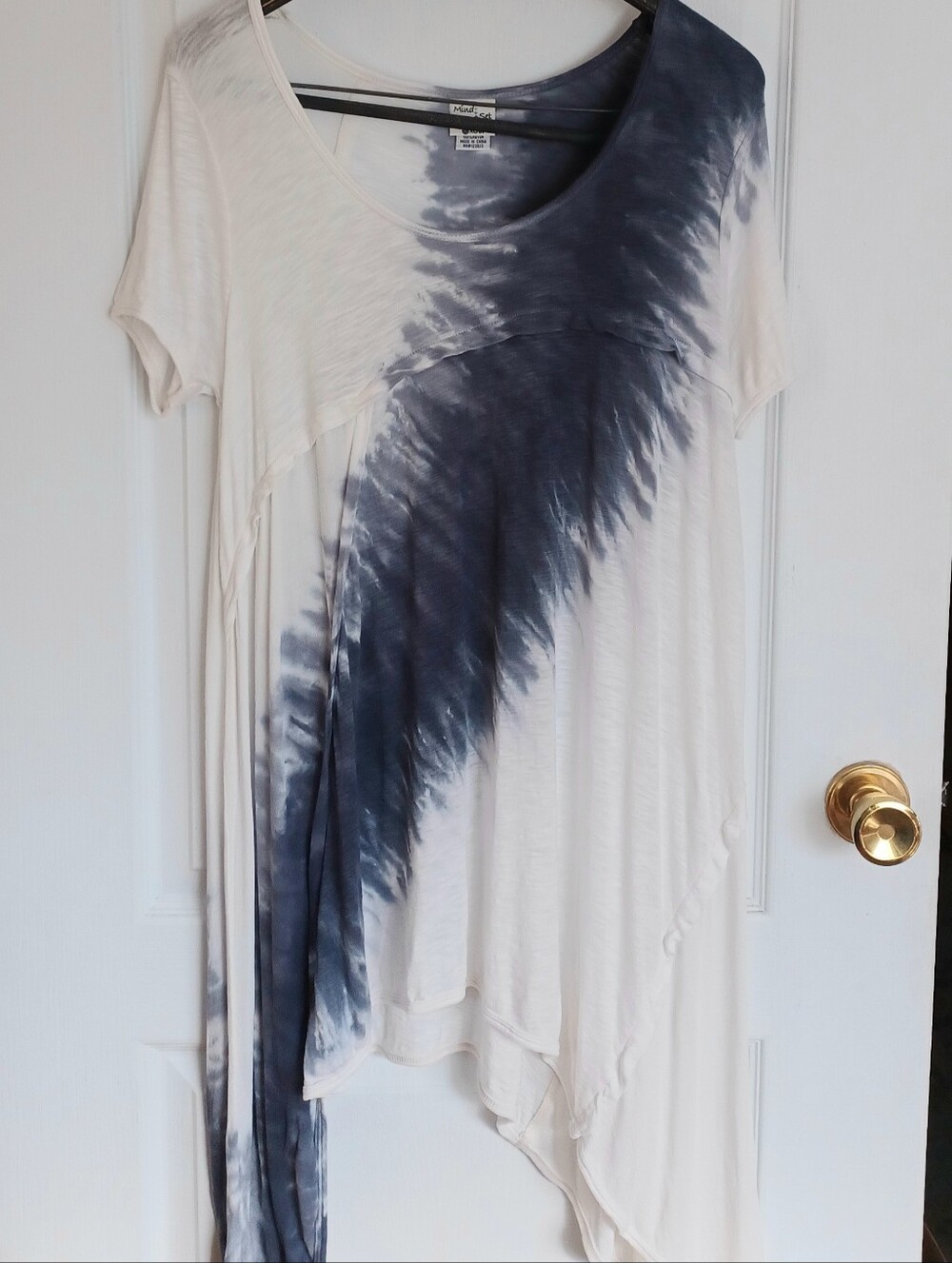 MIND SET BY XCVI TIE-DYE ASYMMETRICAL SHARK BITE HEM TUNIC TOP SIZE MEDIUM